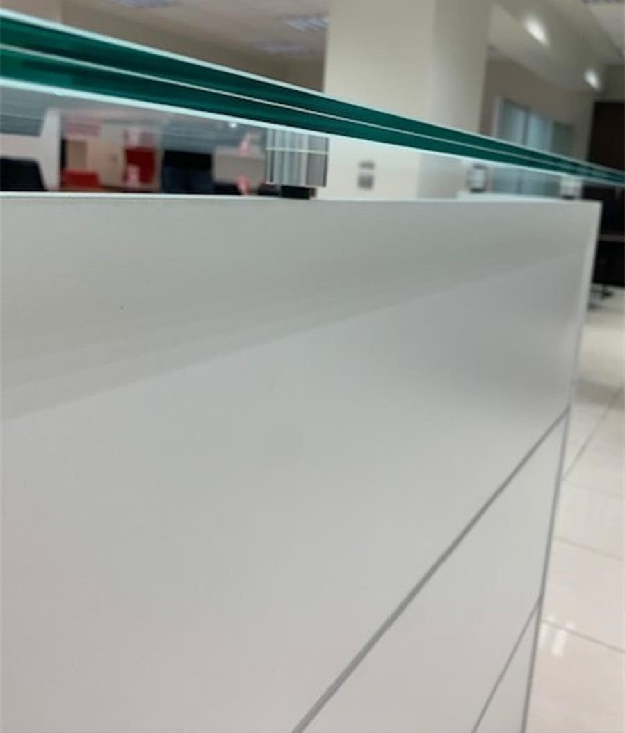 Mostrador de esquina cristal Emof ofitipo 4