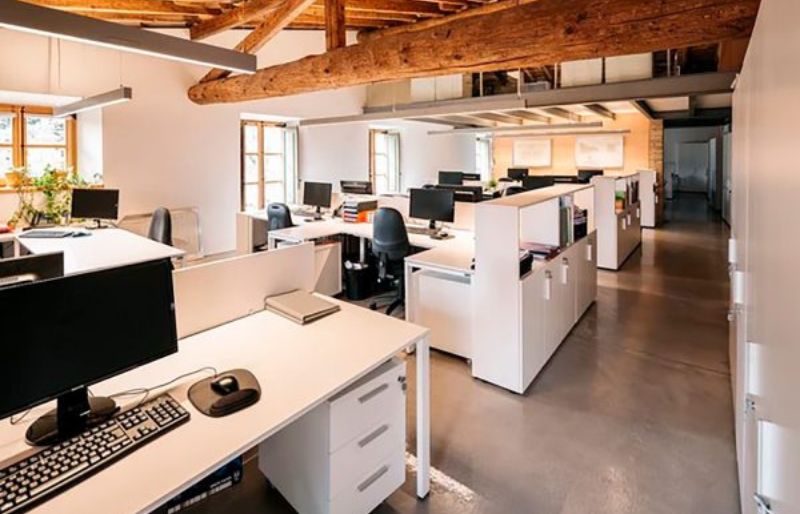 Maximiza el espacio en tu oficina con muebles e ideas creativas